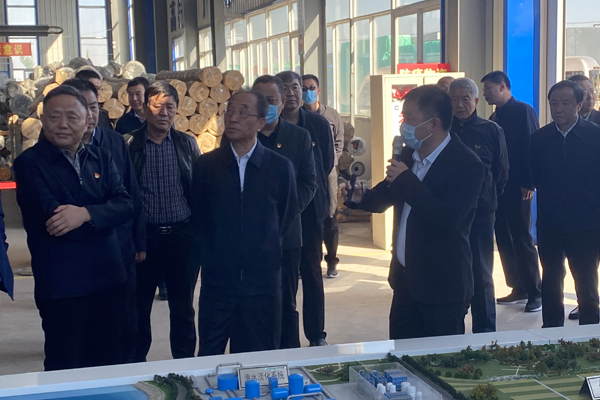 一諾環(huán)境總經理騰勝平講解市政供水及水處理綜合利用沙盤 一諾環(huán)境總經理騰勝平講解市政供水及水處理綜合利用沙盤